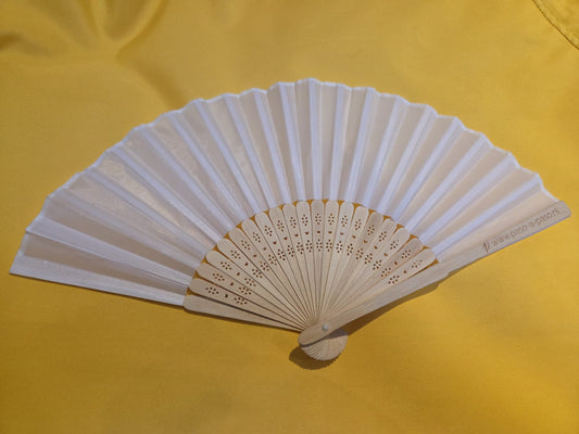 Witte Flamenco Waaier – Elegantie in Beweging